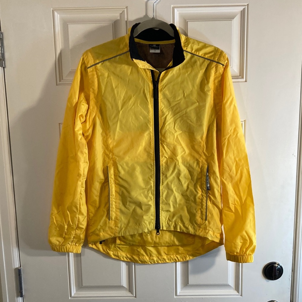 Canari windbreaker